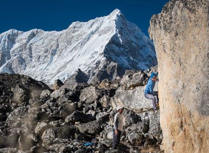 David Lama Bouldern in Nepal Lunag Ri